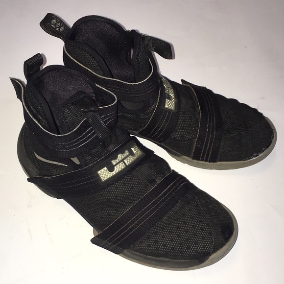 Nike Other - Nike Lebron James Boys Basketball Shoes